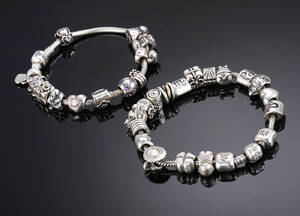 Pandora. To armbånd med charms, sterlingsølv 2