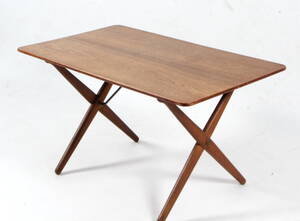 Hans J. Wegner. Sofabord, teak og eg, model AT308 