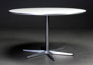 Arne Jacobsen cirkulært spisebord 