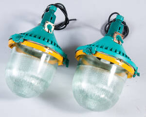 Zwei Werkslampen  Industrielampen  Industrieleuchten 2