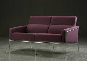 Arne Jacobsen. To-pers. lufthavnssofa, model 3302