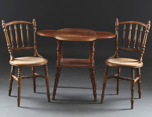 Fönsterbord med klaffar och 2 pinnstolar 3