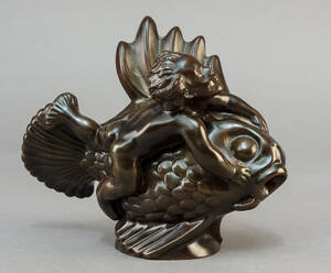 Just Andersen, figur af diskometal i form af dreng og fisk
