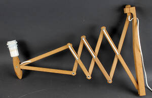 Erik Hansen for Le Klint. Sakselampe af egetræ