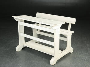 Skolepult af bemalet træ