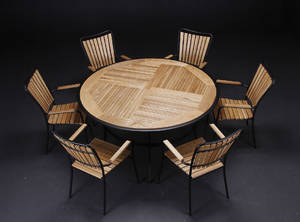 Havemøbler. Havebord samt seks stole 7