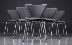 Arne Jacobsen. Seks stole, model 3107, sort læder 6