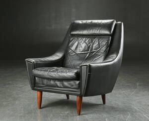 Lænestol, palisander og sort læder, dansk møbelpoducent 