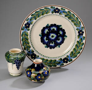 Aluminia. Fad og to vaser af fajance