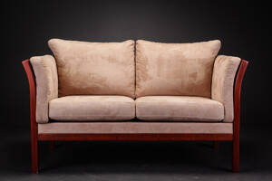 Dansk møbelproducent. To-pers. sofa