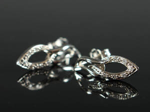 Par diamantørestikker, 0.10 ct. 2