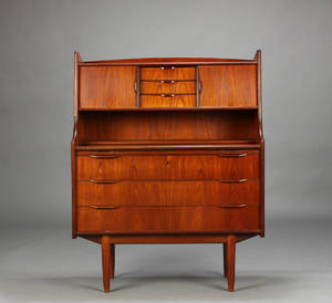 Dansk møbelproducent. Kommode chatol