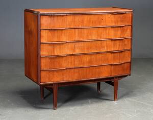 Dansk møbelproducent. Kommode af teaktræ