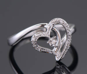 Brillant hjertering ca 0.06 ct, str 61
