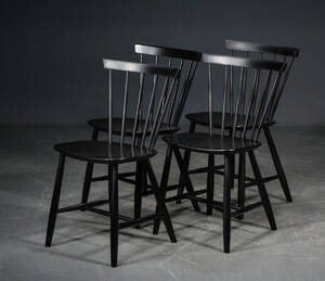 Poul M. Volther. 4 tremmestole, sortmalede 4