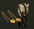 To ringe af guld 8 kt med diamanter, et par ørehænger. 3 Denne vare er sat til omsalg under nyt varenummer 4290503