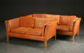 Stouby. Tre-pers. samt to-pers. sofa, cognacfarvet læder 2