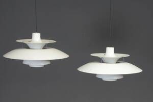 Poul Henningsen. To PH5 pendler, hvide 2