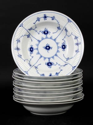 Royal Copenhagen. Musselmalet, riflet. Ti dybe tallerkener 10