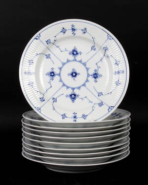 Royal Copenhagen. Musselmalet, riflet. Ti middagstallerkener 10