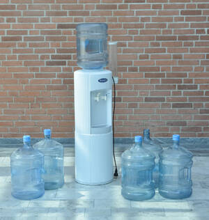 Vandcooler med 6 tomme flasker Denne vare er sat til omsalg under nyt varenummer 4663977