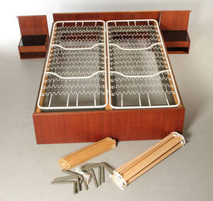 Hans J. Wegner. Dobbeltseng samt et par sengeborde af teak 3 Denne vare er sat til omsalg under nyt varenummer 4277165