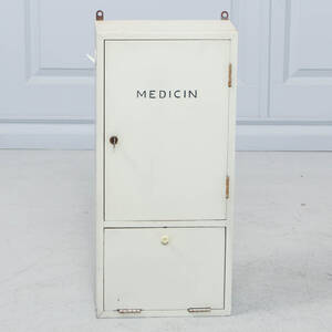 MEDICINSKÅP, 1900-talets senare del