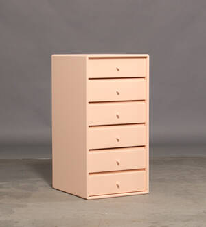 Peter j. Lassen. Montana modul med skuffer. D 38. H 69,6 cm.
