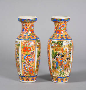 Par orientalske vaser af porcelæn, 20. årh. 2