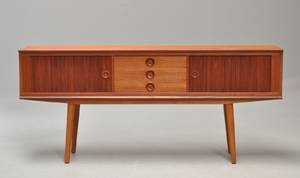 Dansk møbelproducent. Lav skænk i teak