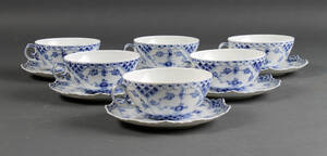 Royal Copenhagen. 6 par halvblonde musselmalet tekopper 12
