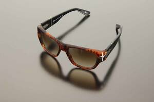 Persol. Dame solbrille, model 2911-S