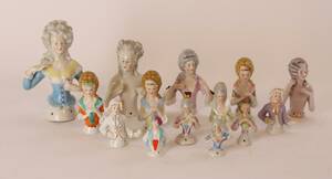 En samling halvdukker udført i porcelæn 14