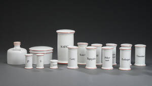 Bing og Grøndahl. Bo Bonfils. Apotekerserien. Div krydderikrukker af porcelæn 15 