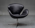 Arne Jacobsen, lænestol model 3320 Svanen i sort læder