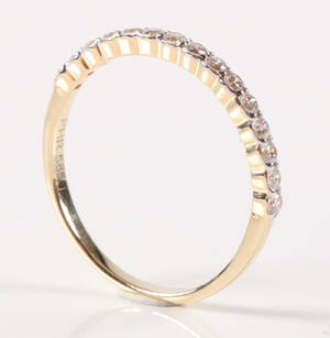 Alliancering af 14 kt guld , 0.27 ct.