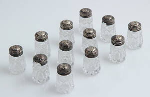 Salt-strøbøsser med låg af sølv 12