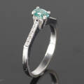 Ring i 14 kt. hvidguld med grøn diamant, 