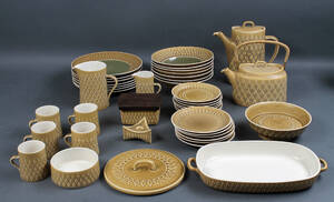 Jens H. Quistgaard. Relief middags-, kaffe- og teservice 42