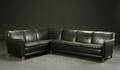Hjørnesofa, sort læder, dansk møbelproducent