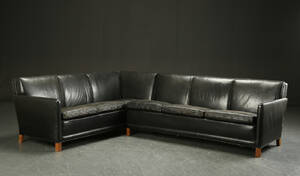 Hjørnesofa, sort læder, dansk møbelproducent