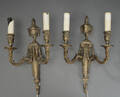 Et par lampetter i Louis XVI stil, af messing, 1900-tallet. 2