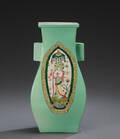 Kinesisk vase af porcelæn, 19002000-tallet. 