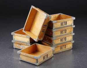 Otte lagerkasser af bøgetræ med jernbeslag. 8