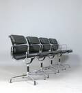 Charles  Ray Eames, Stühle Modell EA 208 Soft Pad Alu Chair in Leder von Vitra 4