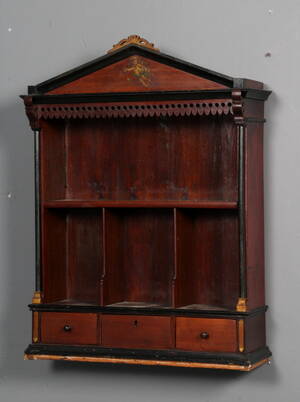 Væghæng skab i mahogni. Sidst 1800-tallet.