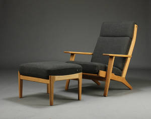 H. J. Wegner. Højrygget hvilestol samt skammel 2
