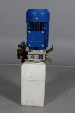 Hydraulikmotor, med beholder. Bevi.