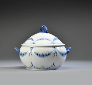 Bing  Grøndahl. Empire stor terrin