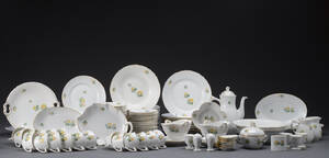 Bing  Grøndahl. Eranstis stel af porcelæn 112